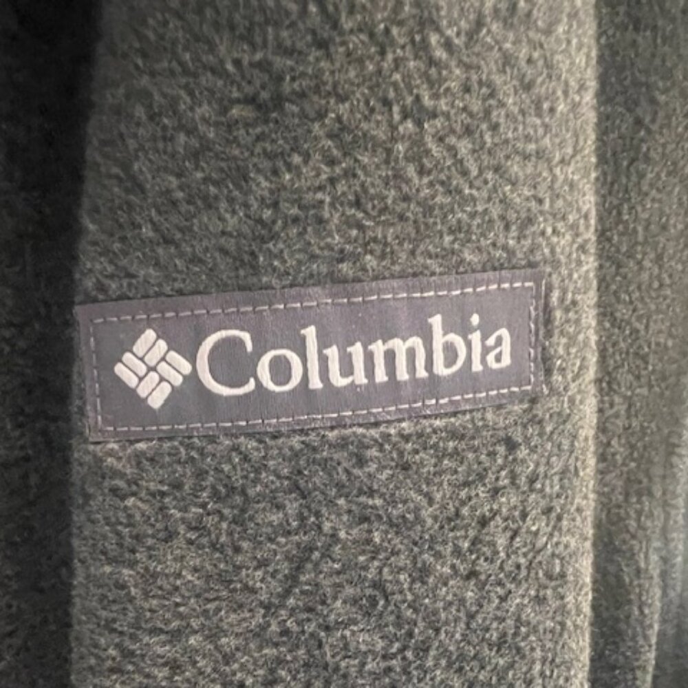 Men's Gray Columbia Vest in Excellent Condition Size L